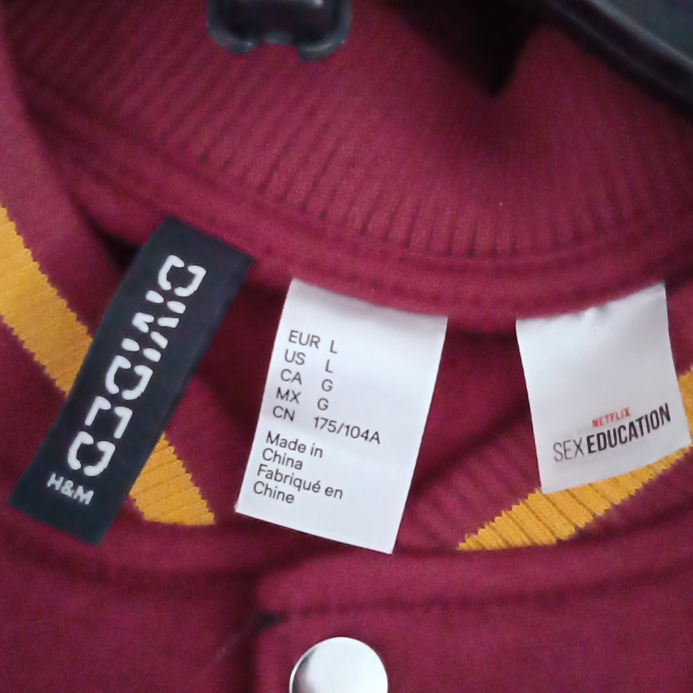 L🍂Netflix Sex Education Varsity Jacket Vest Burgundy Moordale Dolphi - Picture 7 of 7